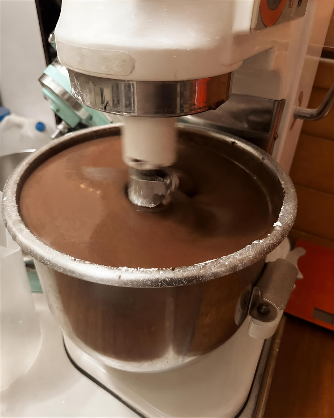 卷起手作脆餅製作時攪拌麵糊